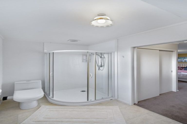 Photo of property in 2/32 Headcorn Place, Botany Downs, Auckland, 2010