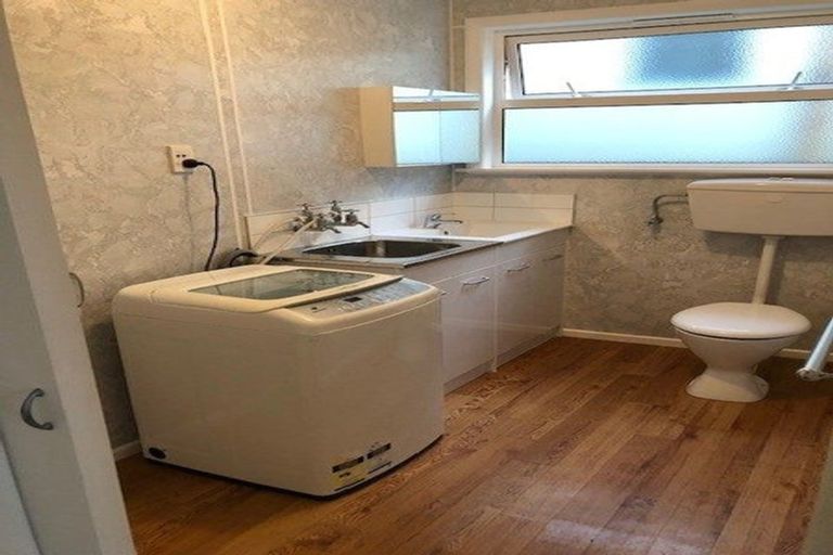 Photo of property in 118 Lyall Parade, Lyall Bay, Wellington, 6022