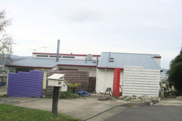 Photo of property in 22 Walnut Way, Maungaraki, Lower Hutt, 5010