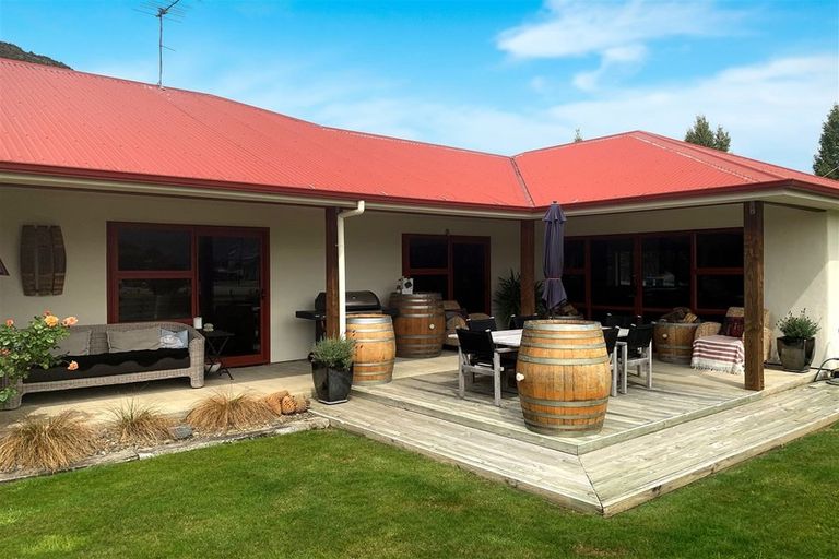 Photo of property in 15 Allenby Place, Wanaka, 9305