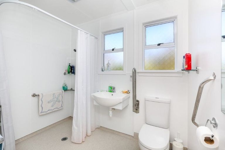 Photo of property in 21 Havelock Place, Blagdon, New Plymouth, 4310