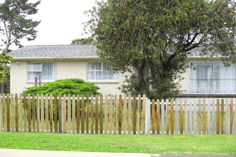 Photo of property in 70 Wallace Road, Mangere Bridge, Auckland, 2022