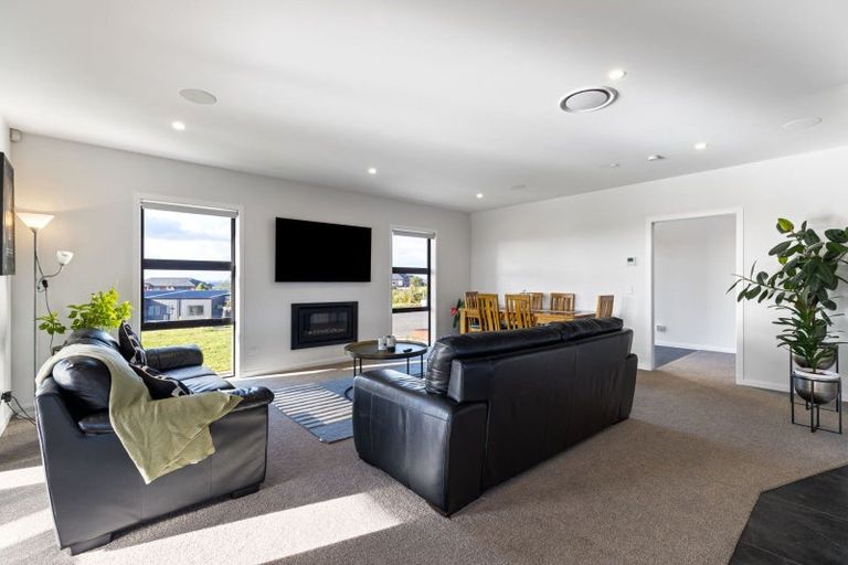 Photo of property in 3 Lealands Lane, Aokautere, Palmerston North, 4471