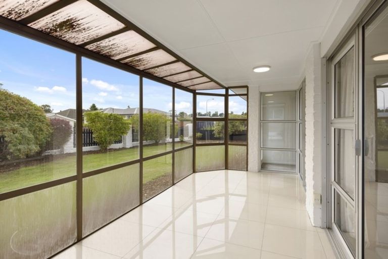 Photo of property in 40 Niven Street, Avondale, Christchurch, 8061