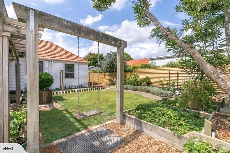 Photo of property in 5 Casey Avenue, Fairfield, Hamilton, 3214