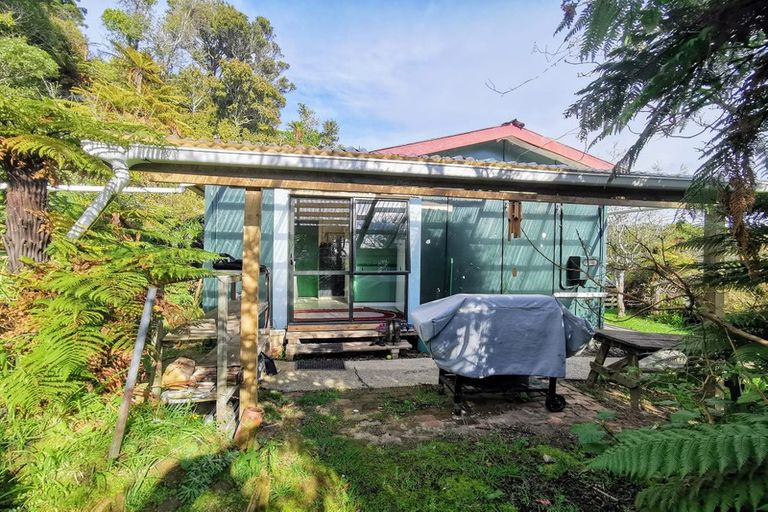 Photo of property in 27 Golden Bay Road, Halfmoon Bay / Oban, Stewart Island, 9818