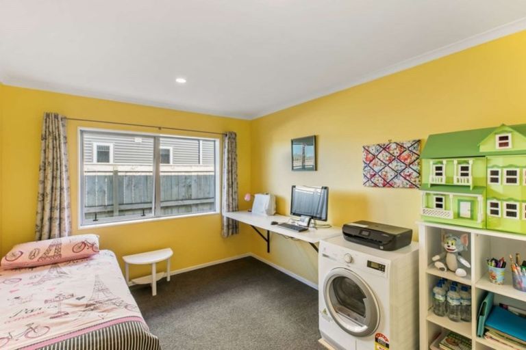 Photo of property in 17 Westview Place, Western Heights, Hamilton, 3200