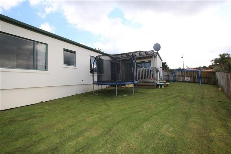 Photo of property in 22 San Pedro Place, Henderson, Auckland, 0612