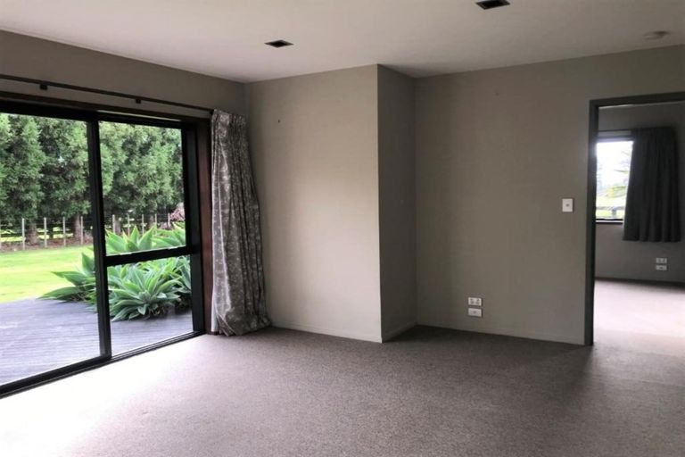 Photo of property in 334 Henwood Road, Hillsborough, New Plymouth, 4372