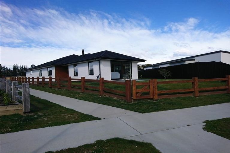 Photo of property in 40 Marbleleaf Lane, Albert Town, Wanaka, 9305