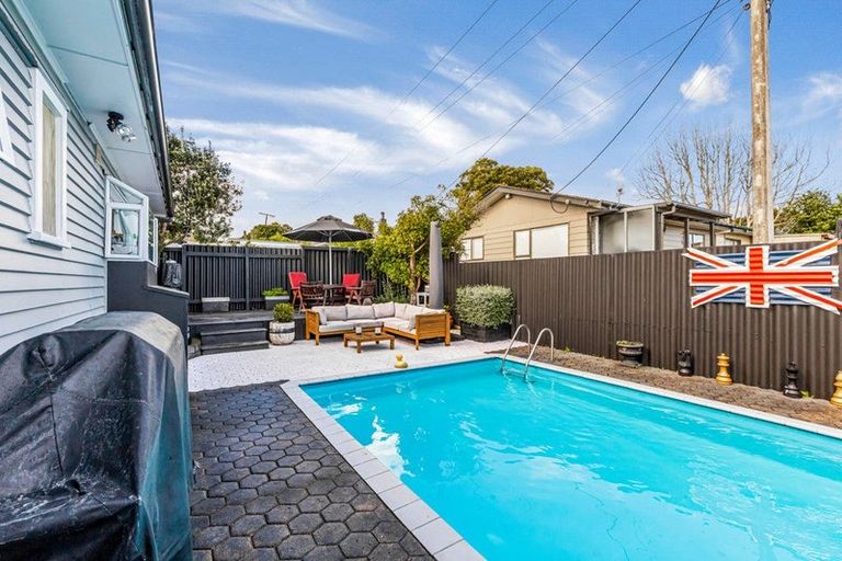 Photo of property in 2/29 Sunnyfield Crescent, Glenfield, Auckland, 0629