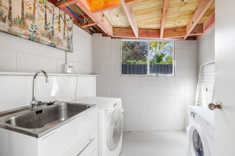 Photo of property in 16 Brackendale Place, Burnside, Christchurch, 8041