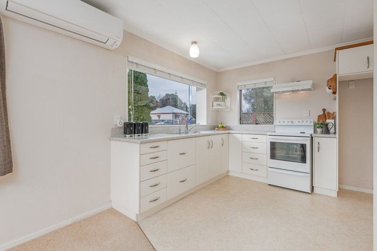 Photo of property in 4 Colombo Street, Hokowhitu, Palmerston North, 4410