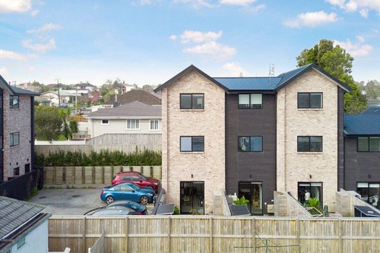 Photo of property in 3/137 View Road, Sunnyvale, Auckland, 0612