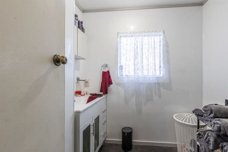 Photo of property in 16 Rosedale Crescent, Cloverlea, Palmerston North, 4412