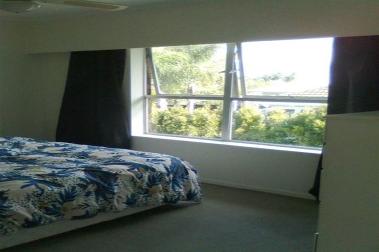 Photo of property in 1/15 Roberts Avenue, Bayswater, Auckland, 0622