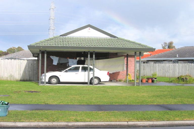 Photo of property in 1 Waylen Place, Burswood, Auckland, 2013
