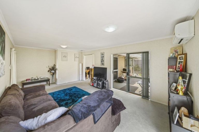 Photo of property in 5 Harobed Place, Weymouth, Auckland, 2103