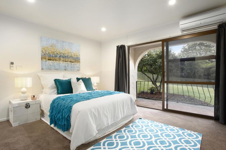 Photo of property in 24 Atarua Gardens, Waiatarua, Auckland, 0604