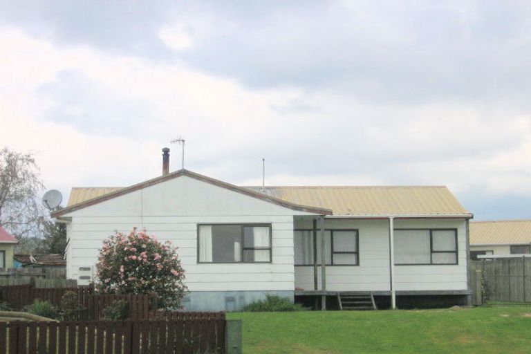 Photo of property in 12 Beech Place, Owhata, Rotorua, 3010
