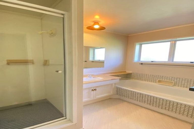 Photo of property in 10 Mimosa Place, Half Moon Bay, Auckland, 2012