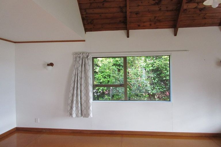 Photo of property in 22 Tindalls Bay Road, Tindalls Beach, Whangaparaoa, 0930