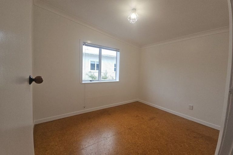 Photo of property in 35 Weymouth Street, New Plymouth, 4310