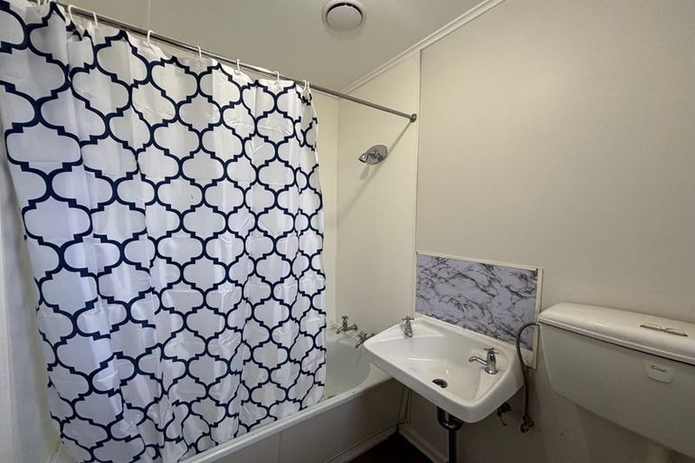 Photo of property in 713-715 Kiwi Street, Camberley, Hastings, 4120