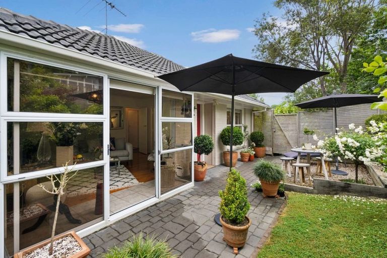 Photo of property in 2/20 Saint Peters Street, Northcote, Auckland, 0627