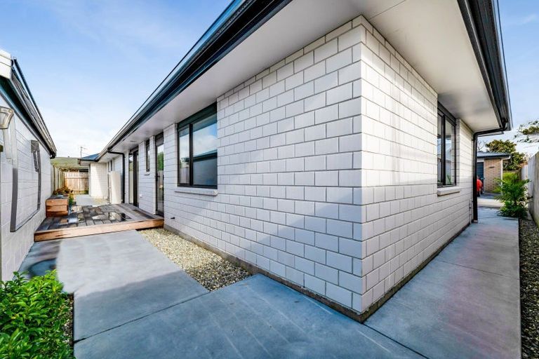 Photo of property in 20a Turakina Street, Merrilands, New Plymouth, 4312