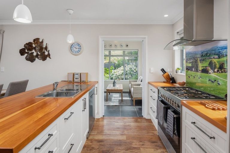 Photo of property in 6a Huia Street, Waikawa, Picton, 7220