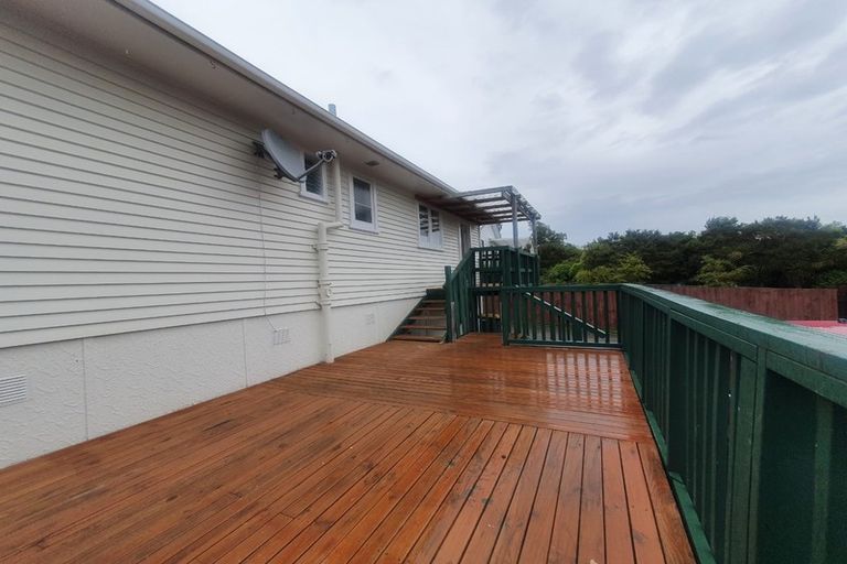 Photo of property in 19 Seymour Road, Sunnyvale, Auckland, 0612