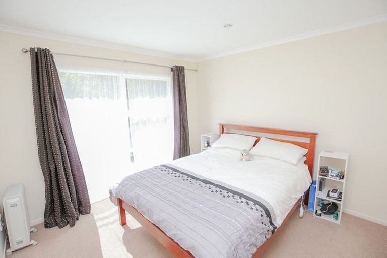 Photo of property in 29a Turville Crescent, Newlands, Wellington, 6037