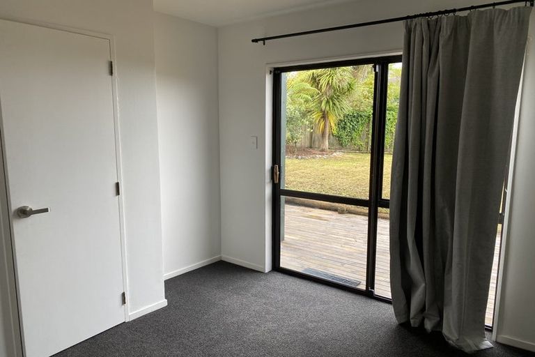 Photo of property in 1/3 Ceramco Place, Torbay, Auckland, 0630