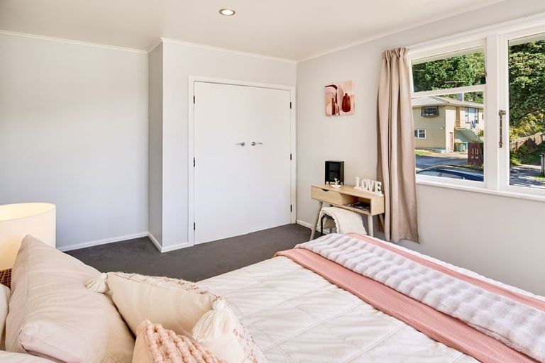 Photo of property in 198 Sievers Grove, Cannons Creek, Porirua, 5024