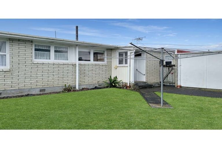 Photo of property in 2 Merton Place, Levin, 5510