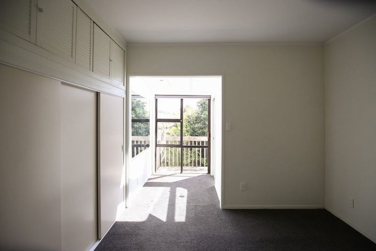 Photo of property in 2/26 Sunnyhill Crescent, Sunnyhills, Auckland, 2010