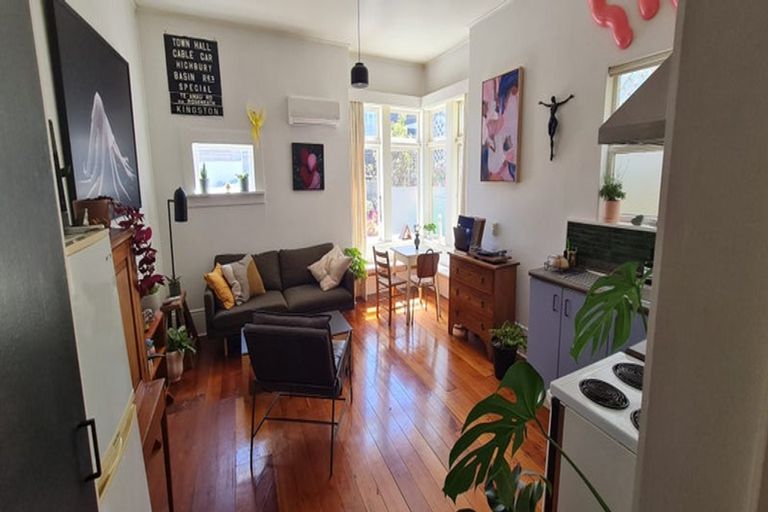 Photo of property in 40 Pirie Street, Mount Victoria, Wellington, 6011