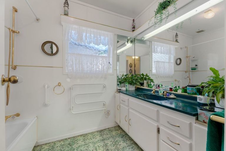 Photo of property in 43 Neal Avenue, Glenfield, Auckland, 0629