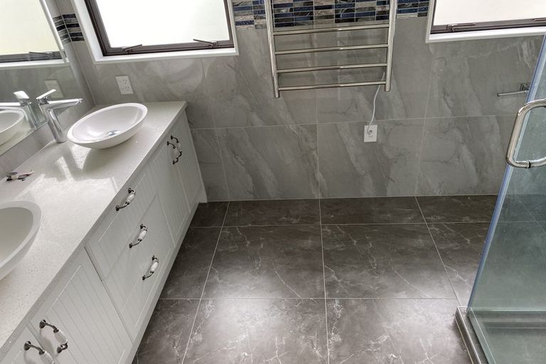 Photo of property in 103 Hutchinsons Road, Bucklands Beach, Auckland, 2014