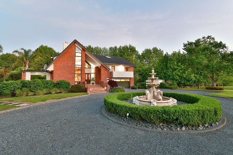 Photo of property in 155 Taupaki Road, Taupaki, Henderson, 0782