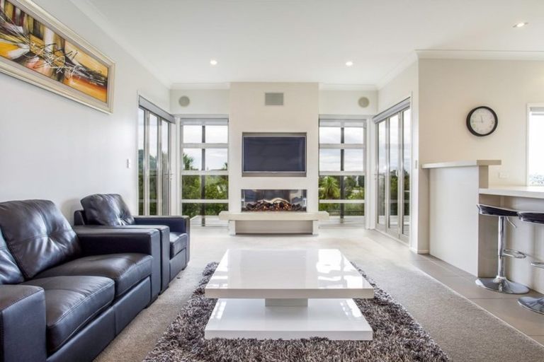 Photo of property in 9 Corsica Way, Karaka, Papakura, 2113