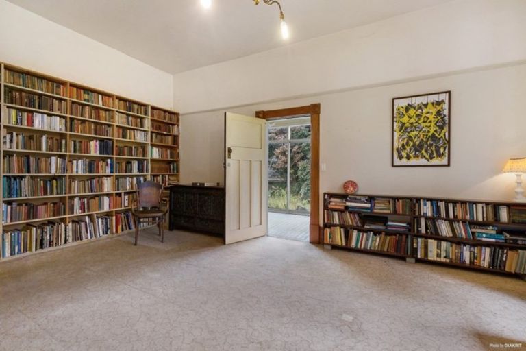 Photo of property in 118 Glenmore Street, Northland, Wellington, 6012