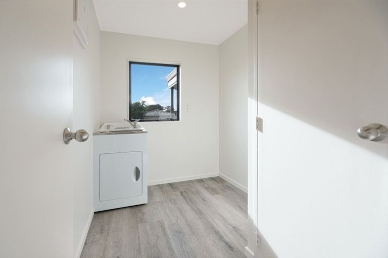 Photo of property in 2/24 Bernina Place, Weymouth, Auckland, 2103