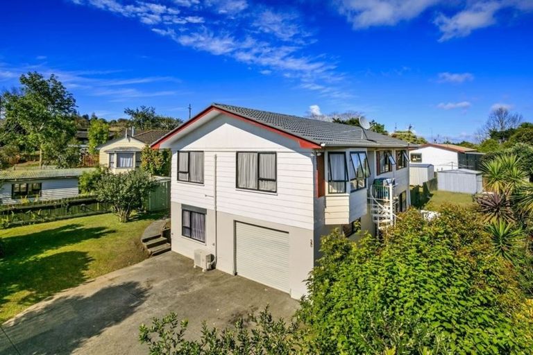 Photo of property in 74 Lynn Road, Bayview, Auckland, 0629