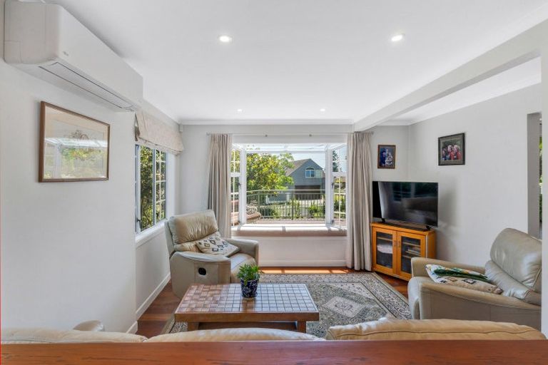 Photo of property in 4 Liston Crescent, Cockle Bay, Auckland, 2014