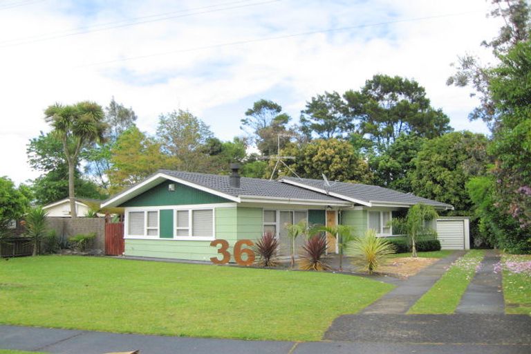 Photo of property in 36 Balgowan Terrace, Conifer Grove, Takanini, 2112