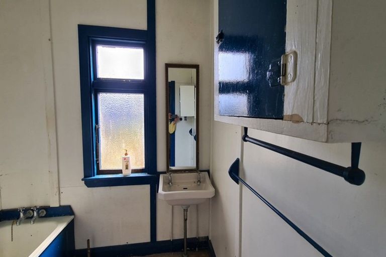 Photo of property in 10 King Street, Opunake, 4616