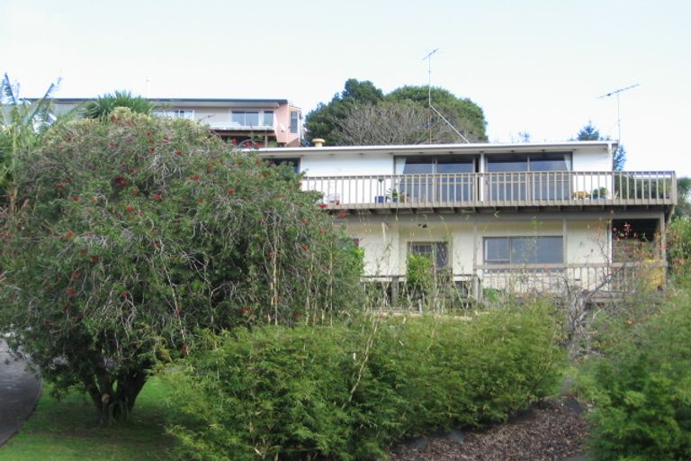 Photo of property in 12 Glenelg Road, Red Beach, 0932