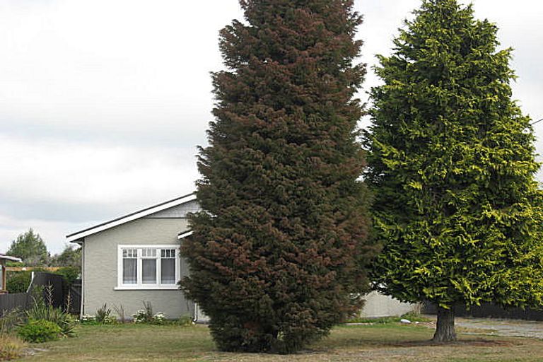 Photo of property in 2 Carlisle Street, Waimate, 7924